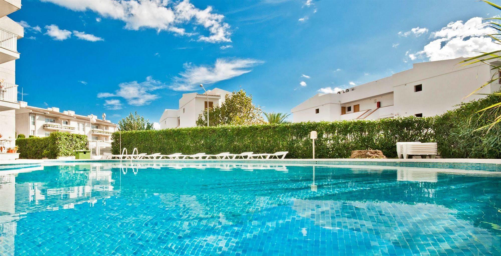 Llevant Apartments Port de Pollença Ngoại thất bức ảnh