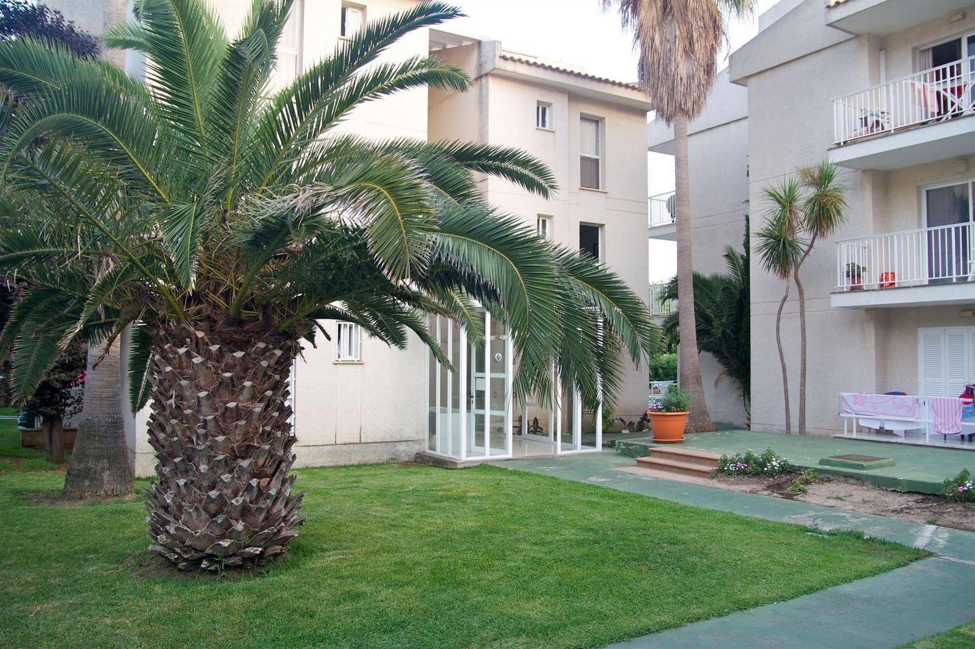 Llevant Apartments Port de Pollença Ngoại thất bức ảnh